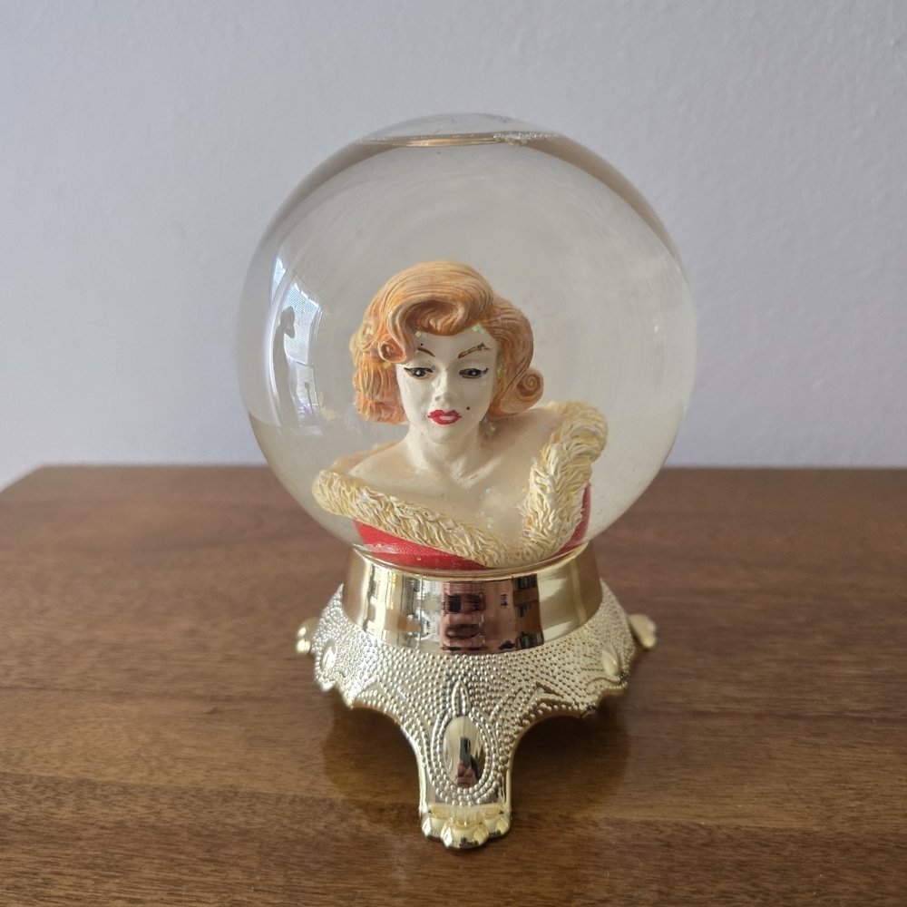 Eleco Vintage Elegant  Marilyn Monroe Gold and Red Snow Globe